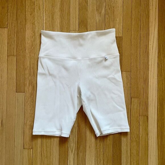Athleta + Alicia Keys Elation Rib 9” Bike Short in Magnolia White - Picture 2 of 10